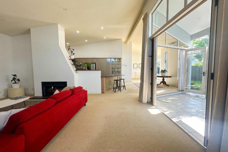 Photo of property in 1/12 Rodney Road, Northcote Point, Auckland, 0627