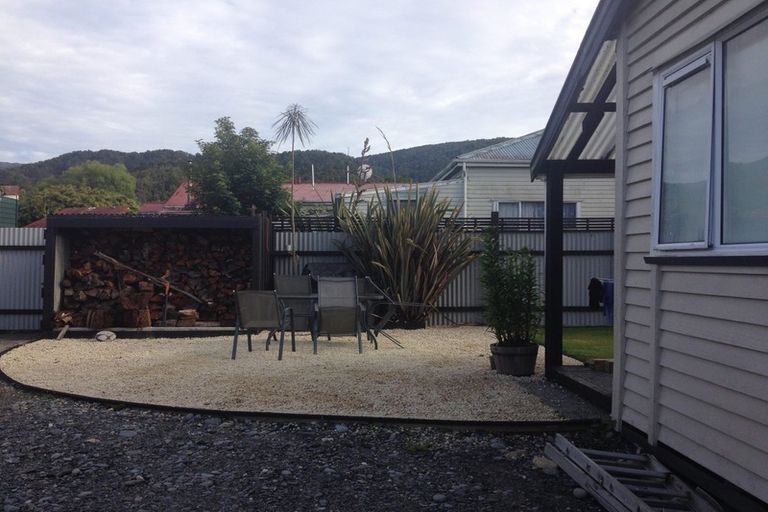 Photo of property in 15 Hart Street, Blackball, 7804