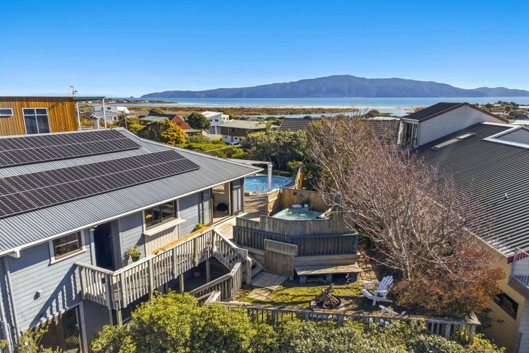 Photo of property in 42 Hicks Crescent, Waikanae Beach, Waikanae, 5036