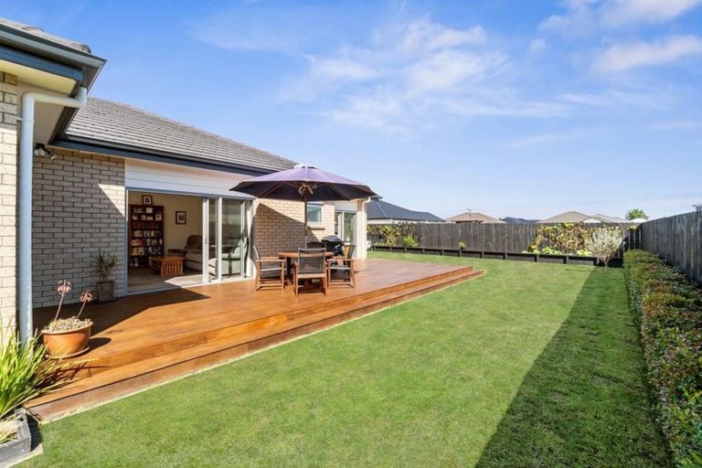 Photo of property in 8 Eric Farley Drive, Kumeu, 0810