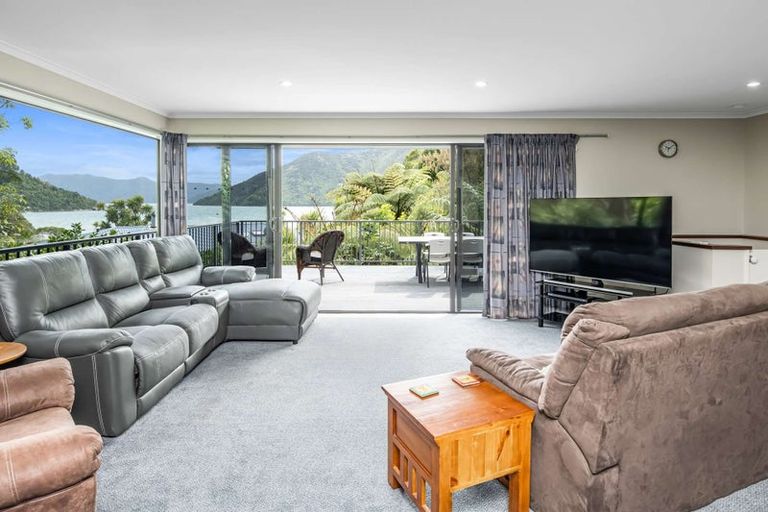 Photo of property in 25 Mccormicks Road, Whatamango Bay, Picton, 7281