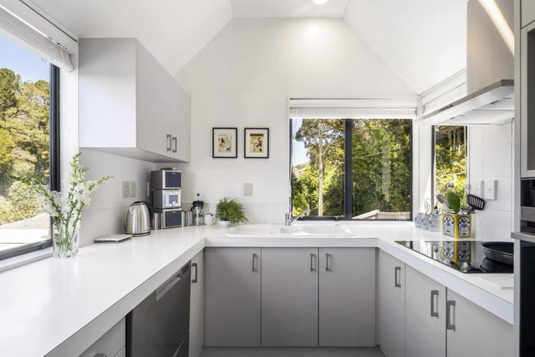 Photo of property in 18 Patanga Crescent, Thorndon, Wellington, 6011