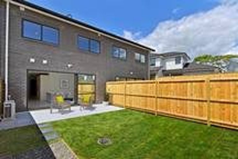 Photo of property in 33 Vincent Mcgrath Crescent, Swanson, Auckland, 0614