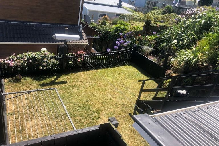 Photo of property in 70 Melbourne Road, Island Bay, Wellington, 6023