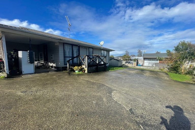 Photo of property in 10 Christmas Road, Manurewa, Auckland, 2102
