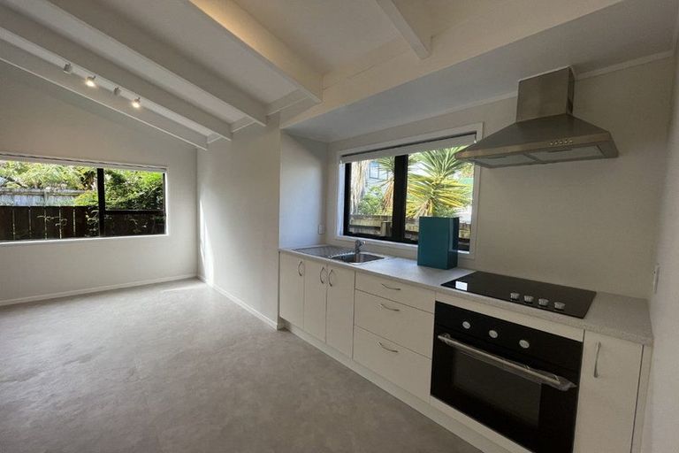 Photo of property in 1/7 Vera Road, Te Atatu South, Auckland, 0610