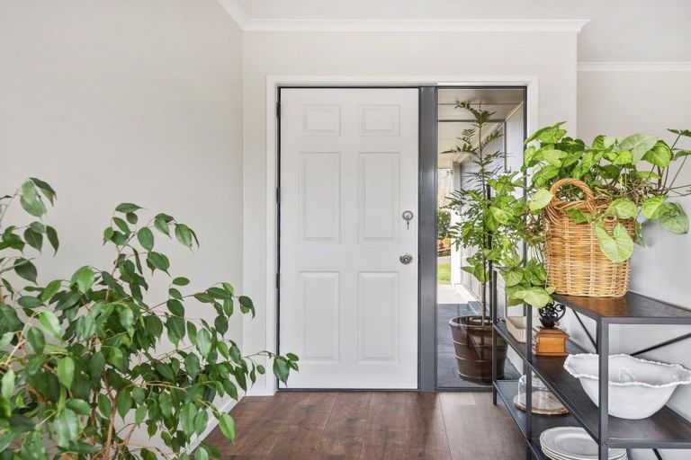 Photo of property in 14 Lakemere Way, Kinloch, Taupo, 3377