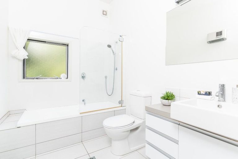 Photo of property in 10 Saddleback Grove, Karori, Wellington, 6012