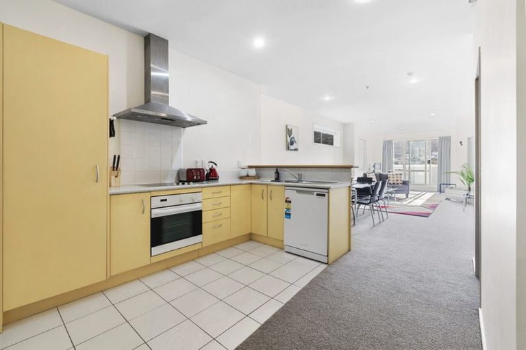 Photo of property in Stadium Garden Flats, 403/107 Thorndon Quay, Pipitea, Wellington, 6011