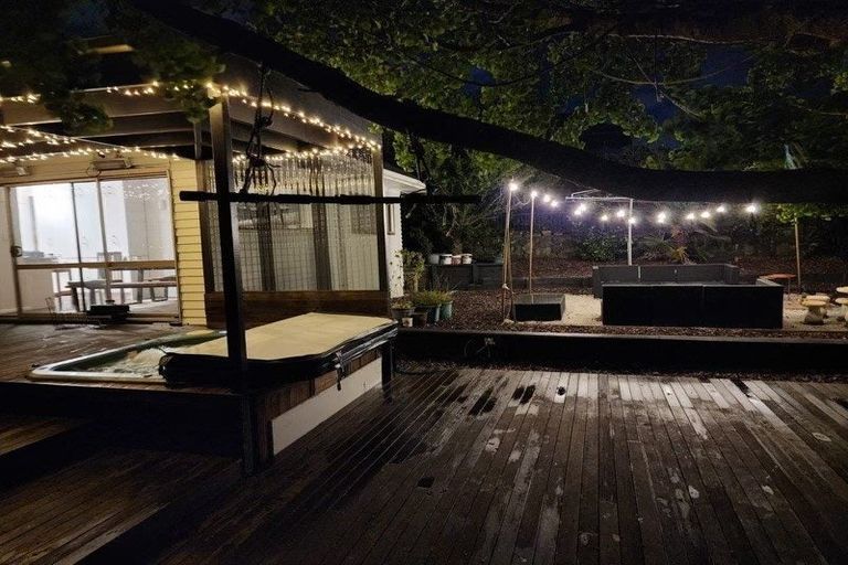 Photo of property in 12a Beach Road, Mellons Bay, Auckland, 2014