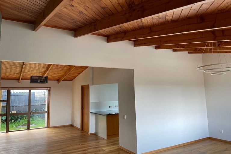 Photo of property in 1/1 Richards Avenue, Forrest Hill, Auckland, 0620