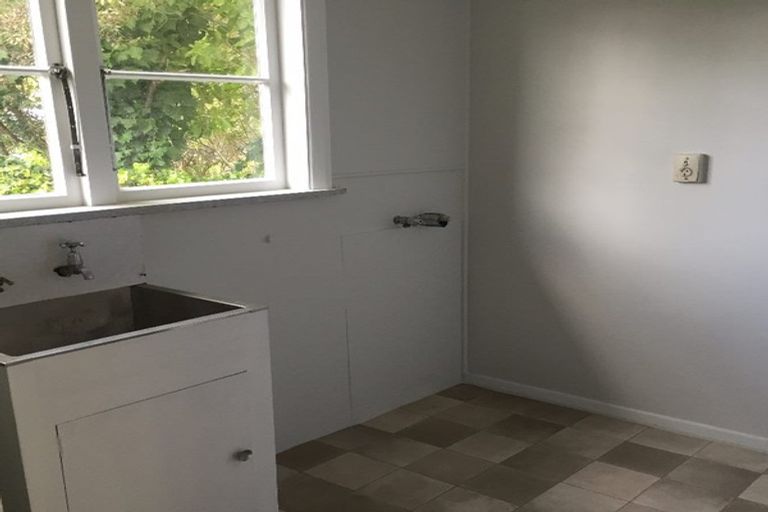 Photo of property in 136 Wyndham Road, Pinehaven, Upper Hutt, 5019