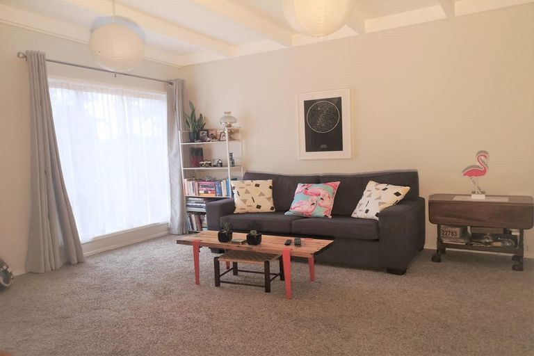 Photo of property in 3/172 Beach Haven Road, Beach Haven, Auckland, 0626