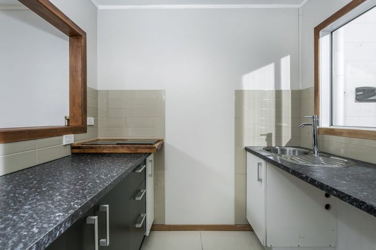 Photo of property in 2/4 Coronation Road, Glenfield, Auckland, 0627