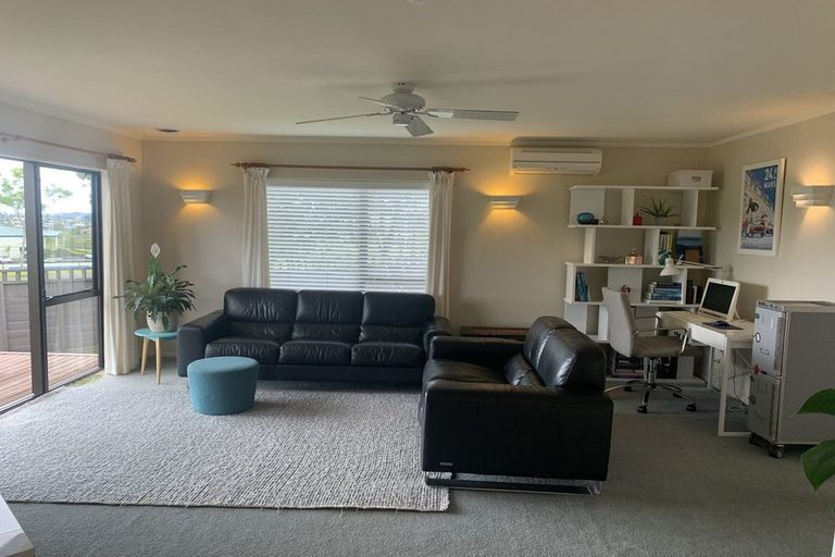 Photo of property in 22 Matisse Drive, West Harbour, Auckland, 0618