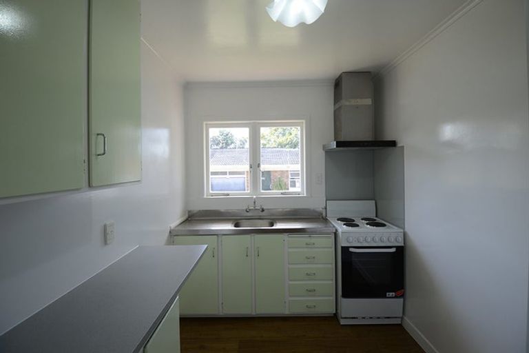 Photo of property in 2/162 Onewa Road, Northcote, Auckland, 0627