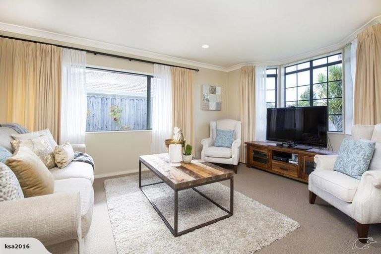 Photo of property in 13 Athenry Place, Dannemora, Auckland, 2016