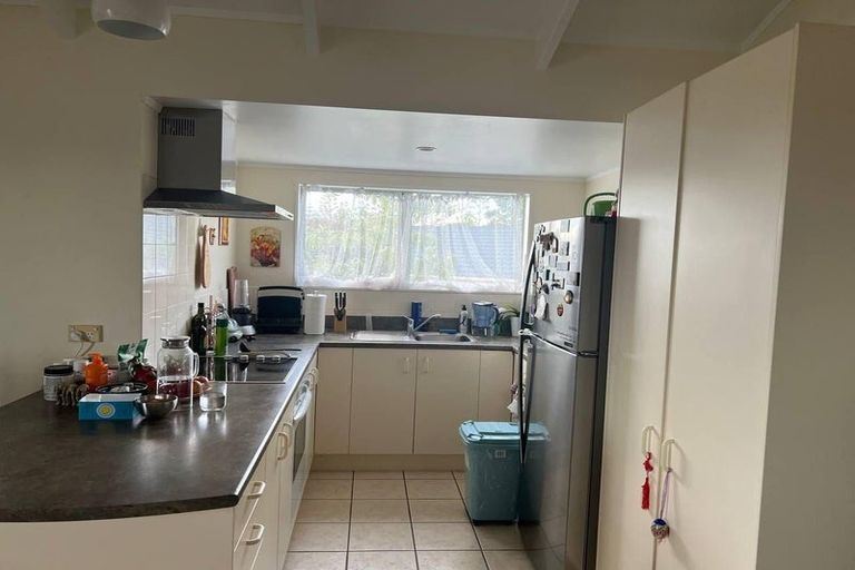 Photo of property in 357 Glenfield Road, Glenfield, Auckland, 0629