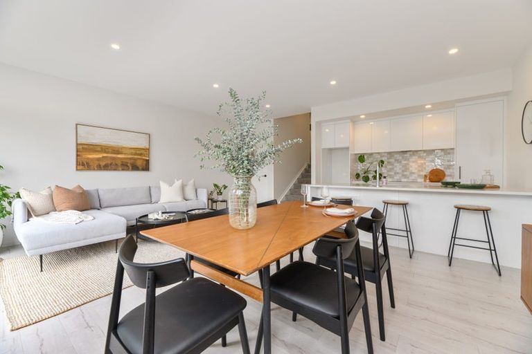 Photo of property in 19d Tawa Road, Te Atatu Peninsula, Auckland, 0610