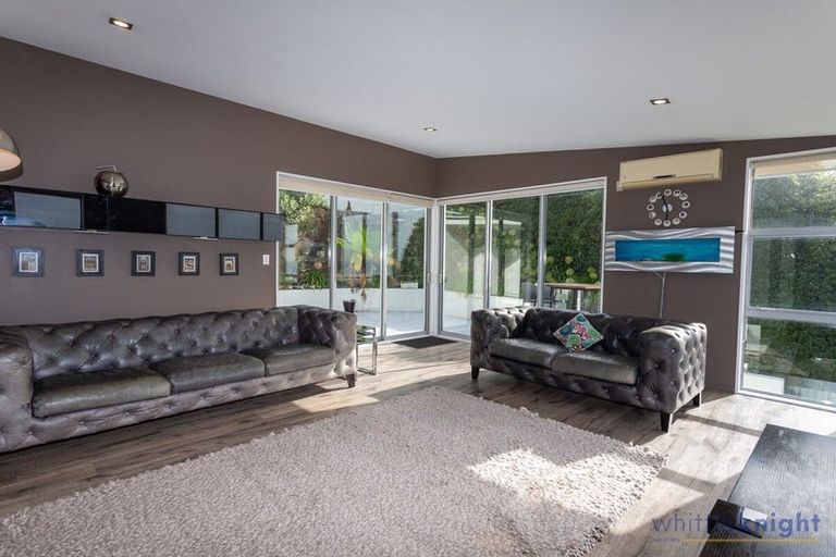 Photo of property in 2 Redcliffs View Lane, Redcliffs, Christchurch, 8081