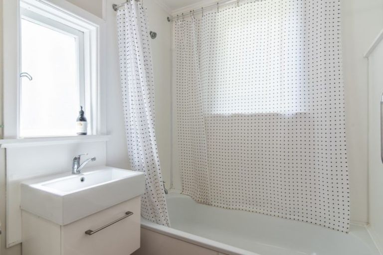 Photo of property in 2 Adams Terrace, Aro Valley, Wellington, 6021