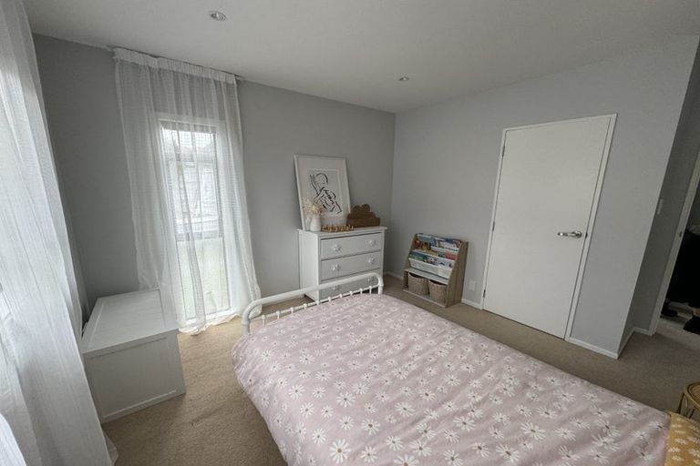 Photo of property in 42 Edgecombe Street, Newlands, Wellington, 6037