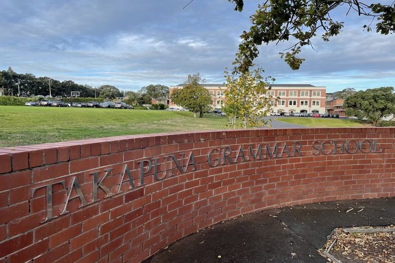 Photo of property in 1/10 Norman Road, Hauraki, Auckland, 0622