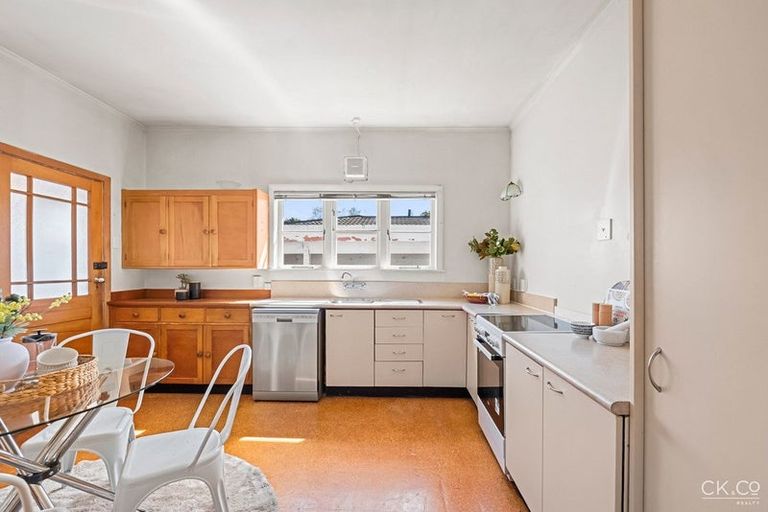 Photo of property in 13 Mahoe Street, Eastbourne, Lower Hutt, 5013