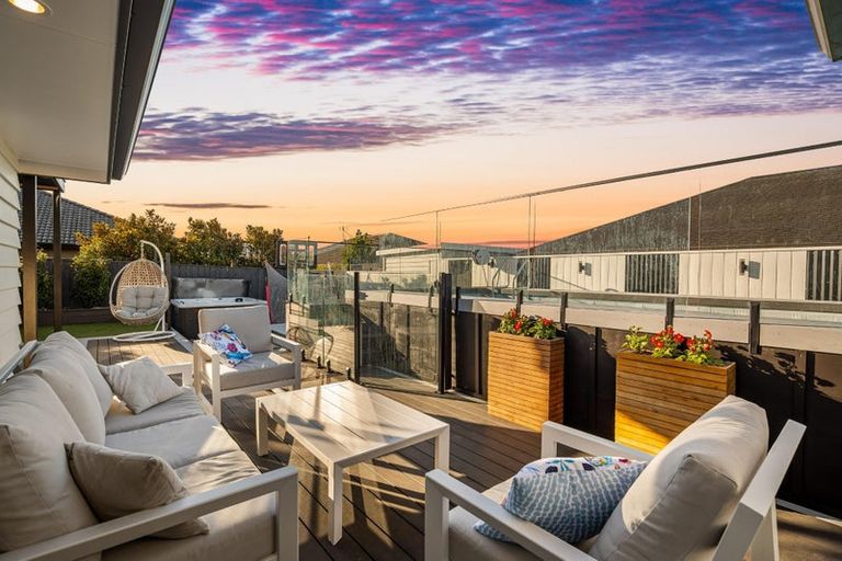 Photo of property in 16 Aporo Drive, Kumeu, 0810