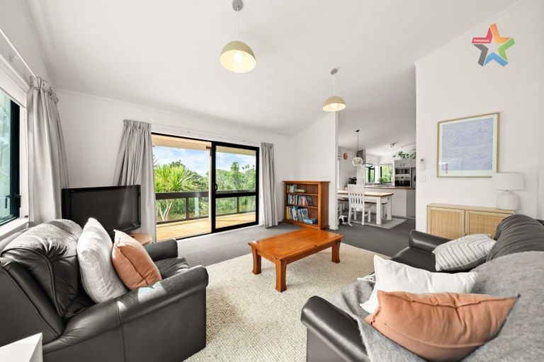 Photo of property in 18 Jasmine Grove, Maungaraki, Lower Hutt, 5010