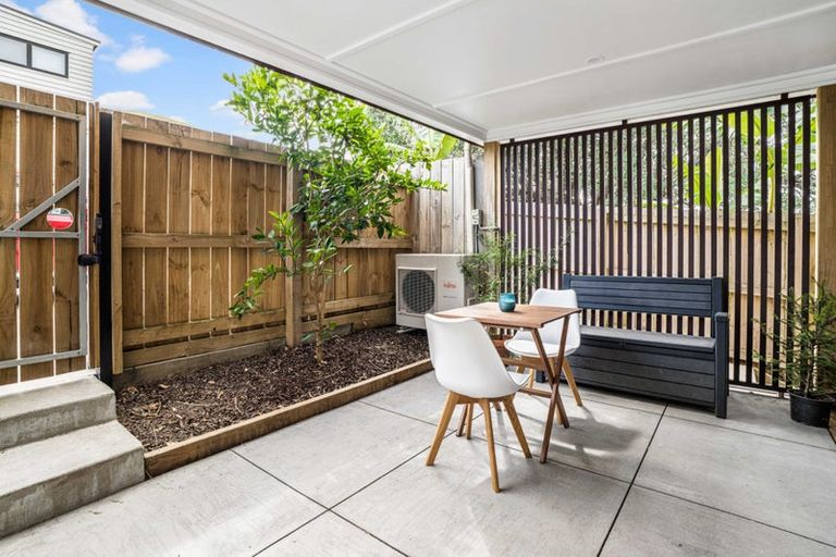 Photo of property in 2/141 Wallace Road, Mangere Bridge, Auckland, 2022