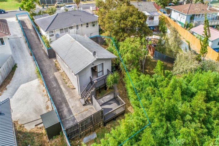 Photo of property in 1/14 Barnfield Place, Glendene, Auckland, 0602