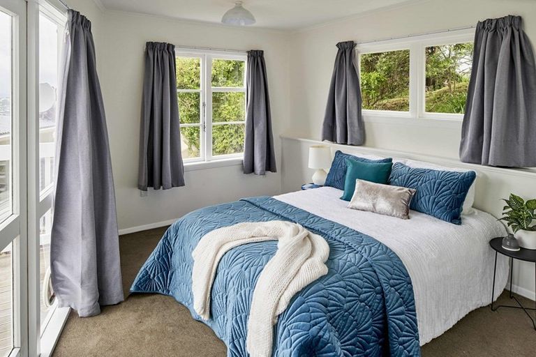 Photo of property in 11 Alexandra Road, Roseneath, Wellington, 6021