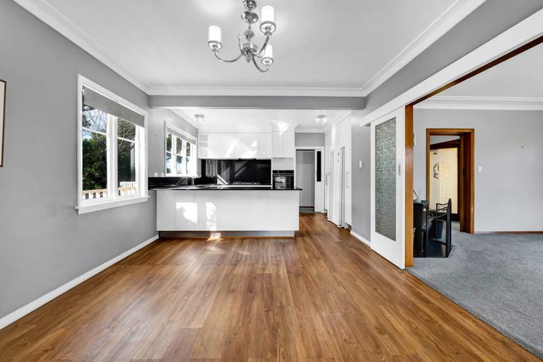 Photo of property in 402 South Road, Hawera, 4674