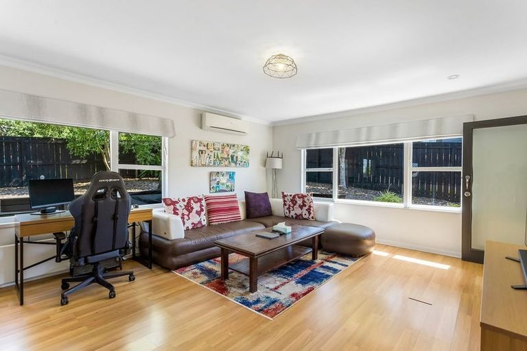 Photo of property in 1/1 Broadview Place, Howick, Auckland, 2014