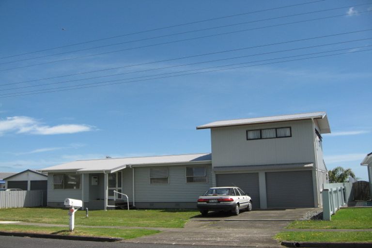 Photo of property in 21 Torkar Road, Clarks Beach, 2122
