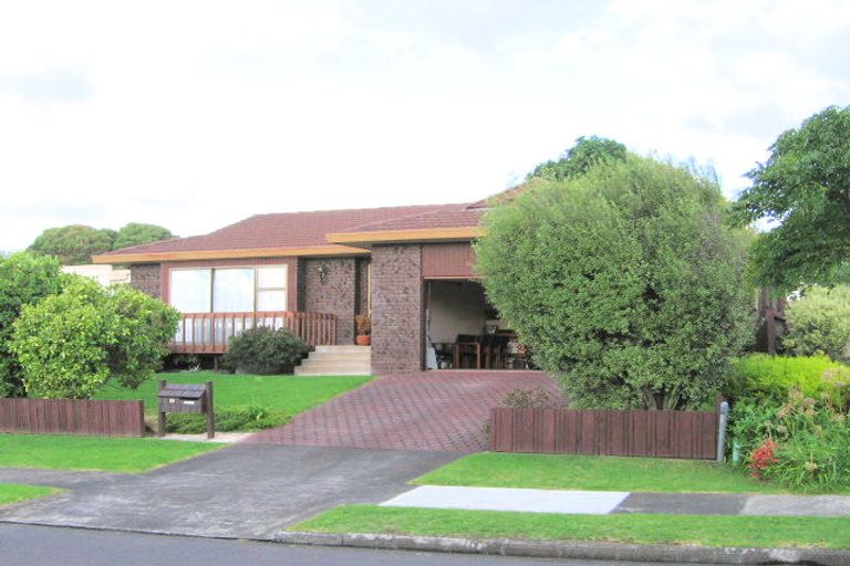 Photo of property in 33 Majesty Place, Half Moon Bay, Auckland, 2012