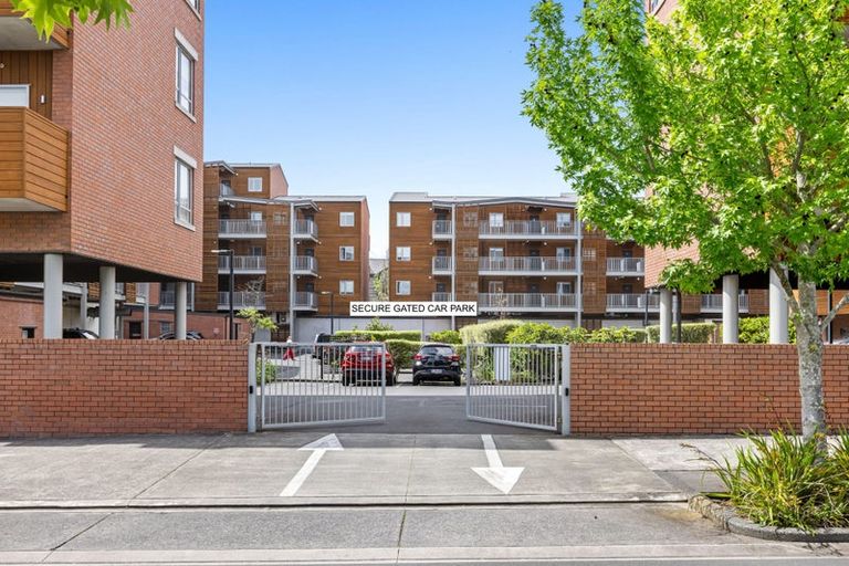 Photo of property in 102/160a Hobsonville Point Road, Hobsonville, Auckland, 0616