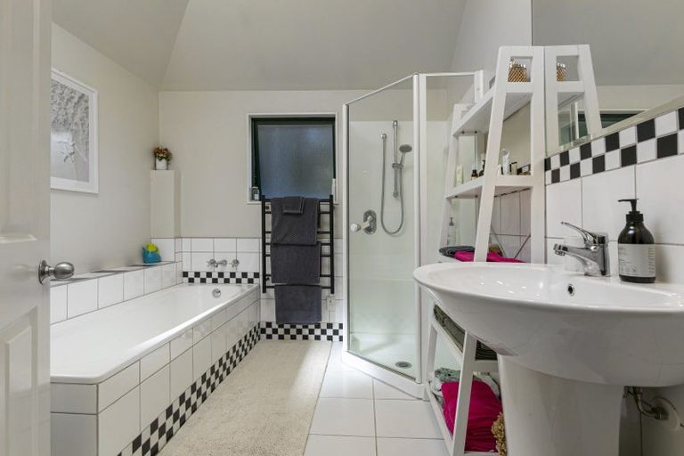 Photo of property in 6 Berridge Road, Muriwai, Waimauku, 0881