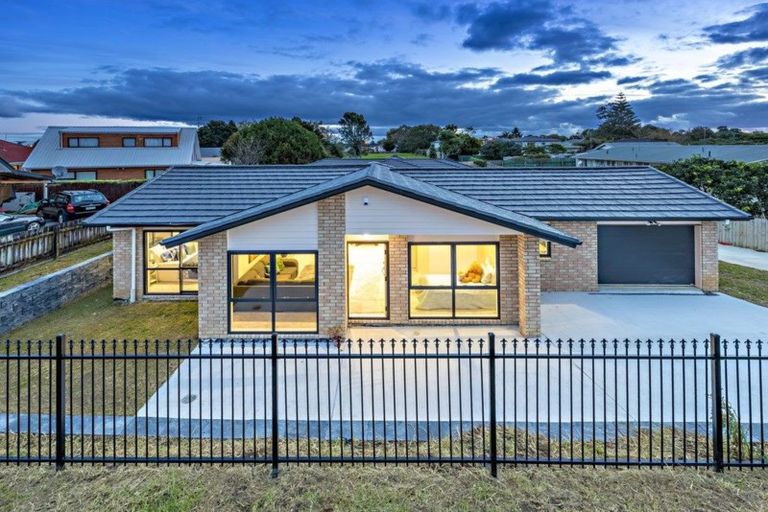 Photo of property in 2 Ganges Avenue, Mangere East, Auckland, 2024