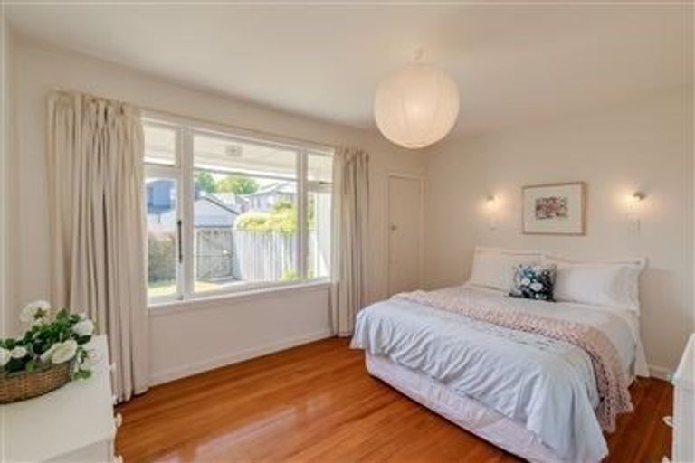 Photo of property in 16 Holly Road, St Albans, Christchurch, 8014