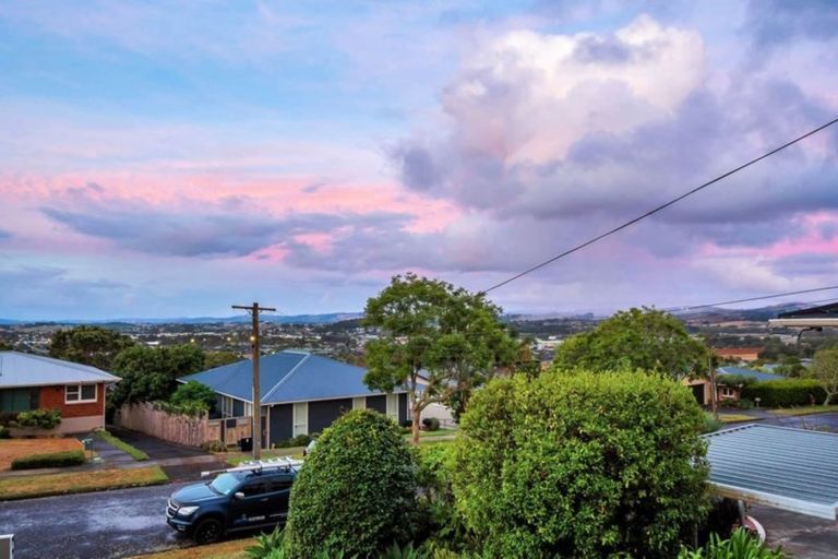 Photo of property in 10 Hamlet Place, Pukekohe, 2120