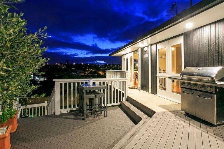 Photo of property in 50 Fowler Street, Northcote, Auckland, 0627