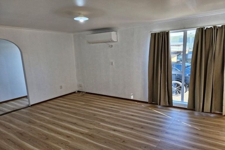 Photo of property in 6 Sabot Place, Massey, Auckland, 0614