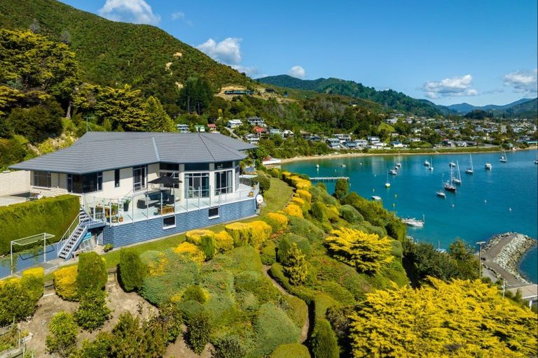 Photo of property in 8 Marina View, Waikawa, Picton, 7281