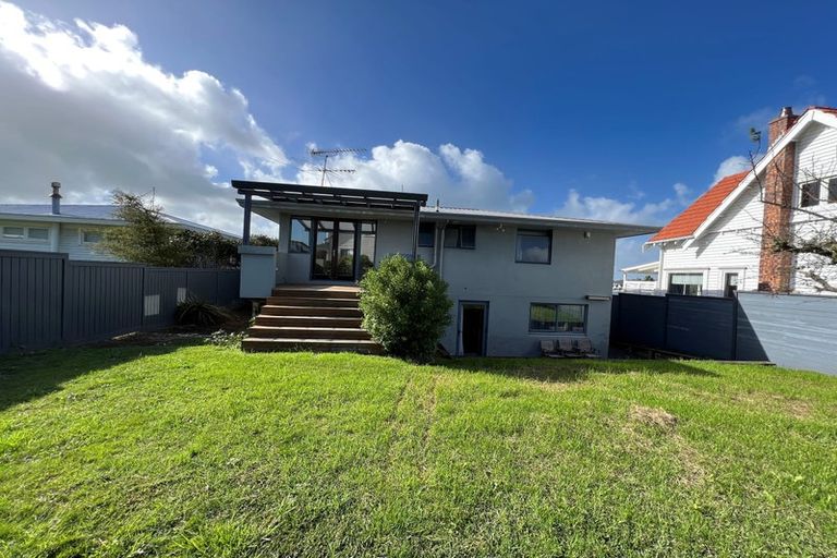 Photo of property in 190 Hurstmere Road, Takapuna, Auckland, 0622