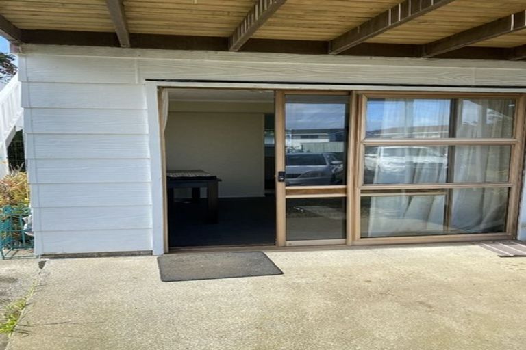 Photo of property in 3 Taihiki Road, Clarks Beach, 2122
