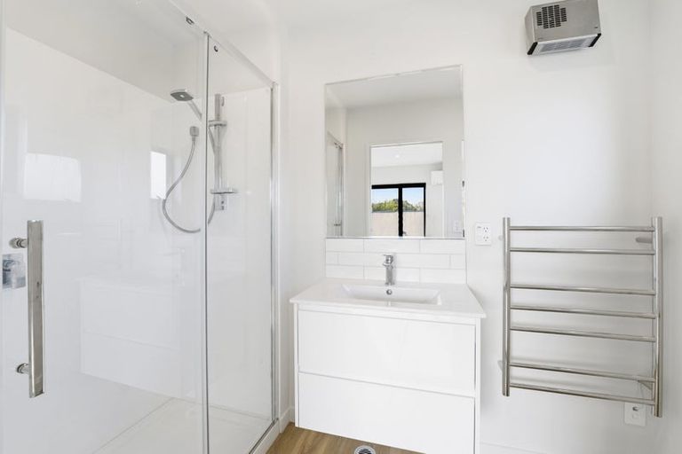 Photo of property in 30a Paddington Street, Northcote, Christchurch, 8052