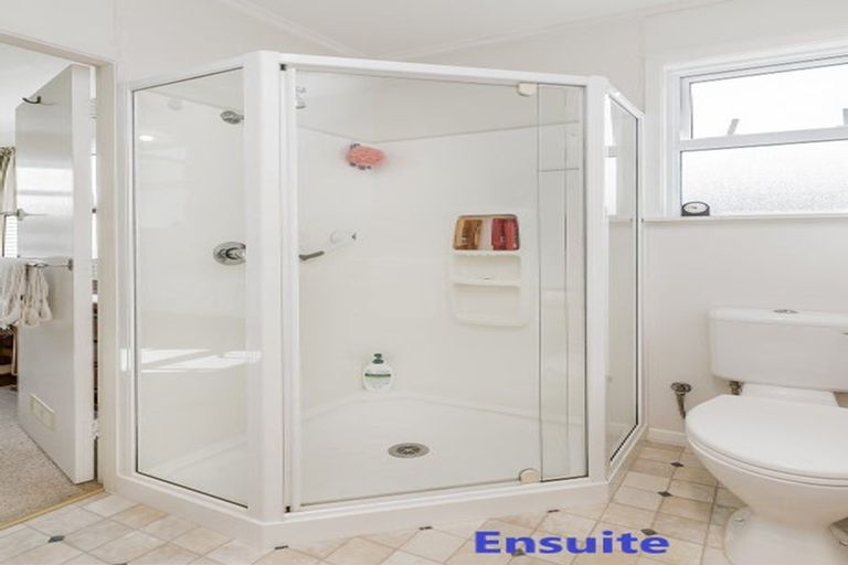 Photo of property in 353 Main Road, Tawa, Wellington, 5028