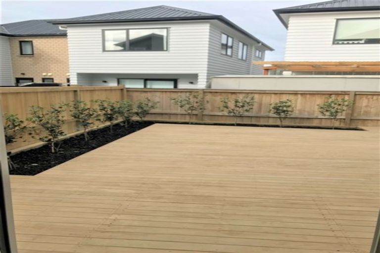 Photo of property in 14 Roa Avenue, Hobsonville, Auckland, 0616